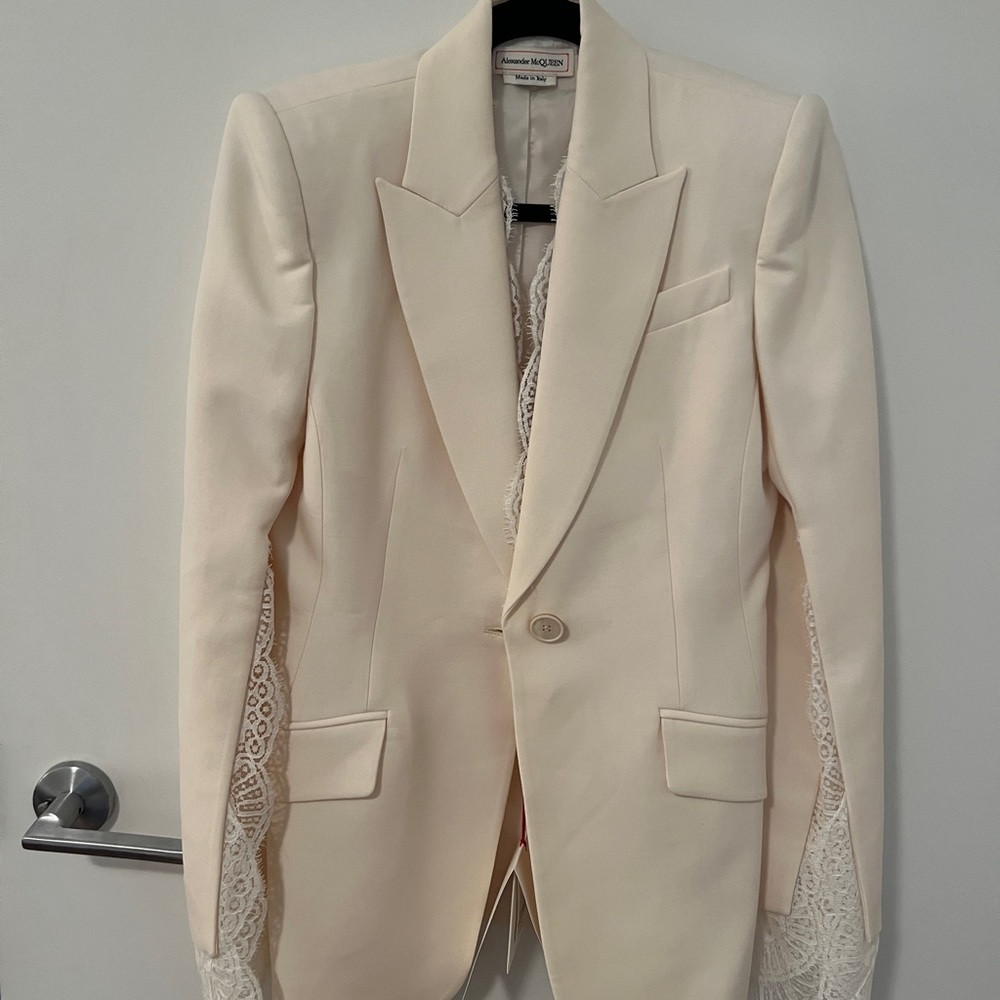 BNWT Alexander McQueen Ivory Lace Trim Blazer